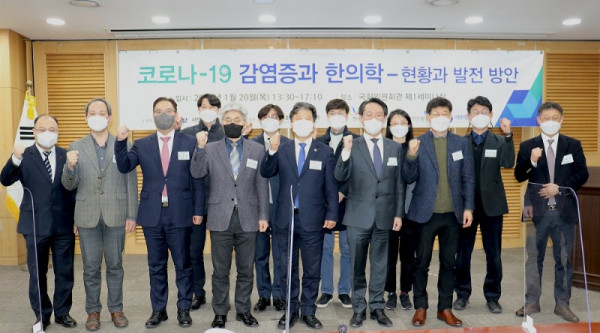 기념촬영_국회토론회 - 복사본.jpg